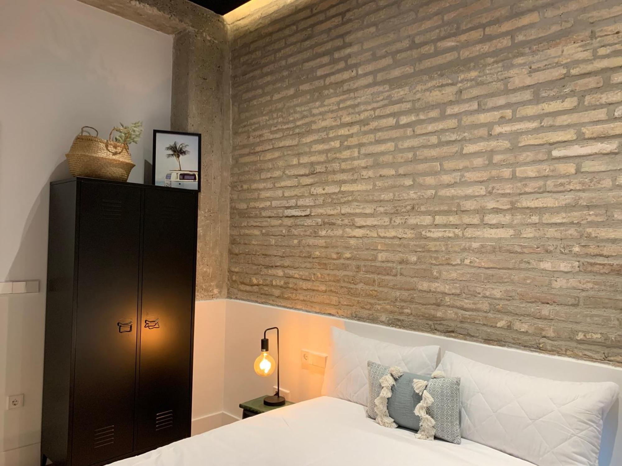 La Reina Beach Rooms Valencia Exterior photo